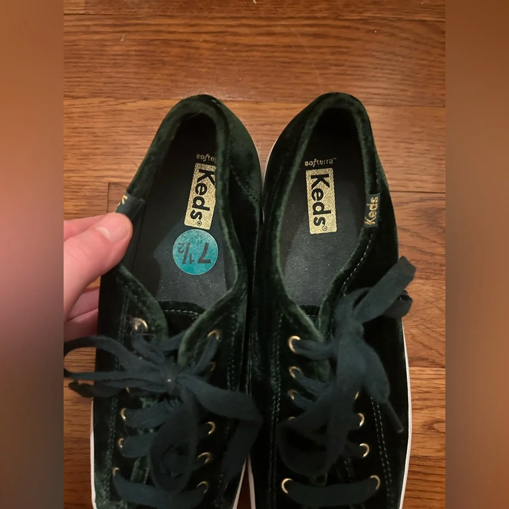 Keds Women's Sz 7.5 Velvety Green & White Platform Lace-Up Shoes